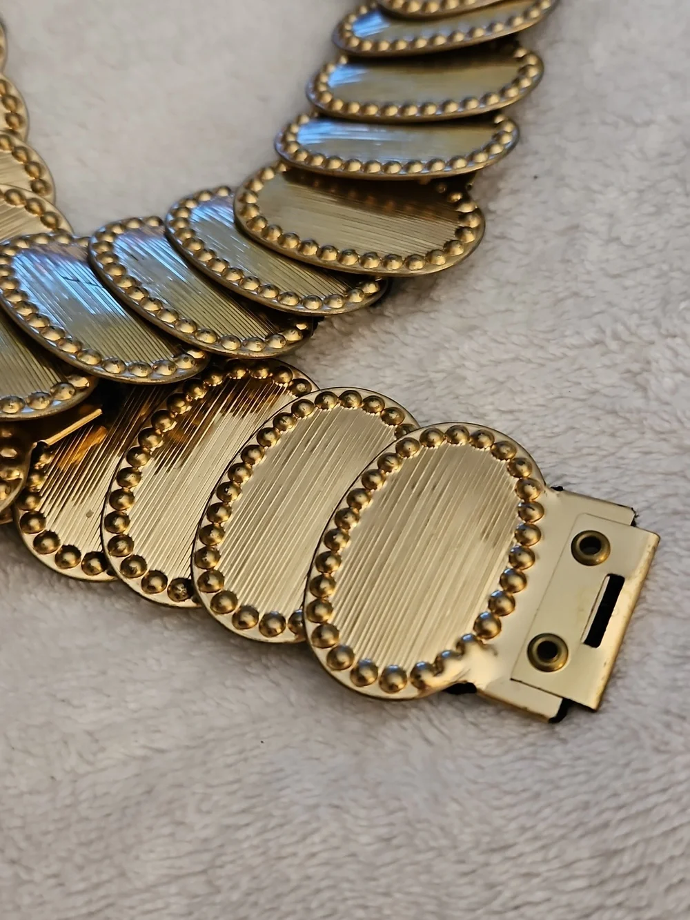 Vintage 1980s Gold Brushed Oval Metal Concho Stretch Belt